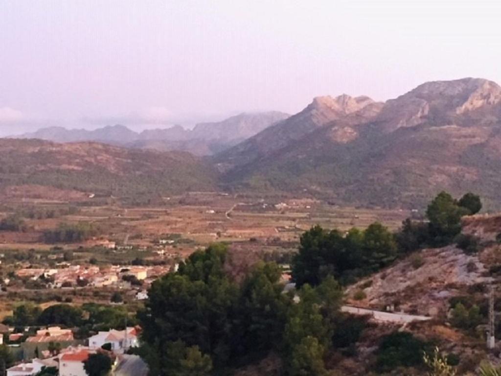 One Bed Overlooking Jalon Valley, Costa Blanca Appartement *