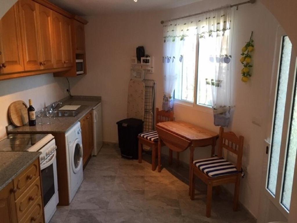 One Bed Overlooking Jalon Valley, Costa Blanca Appartement *
